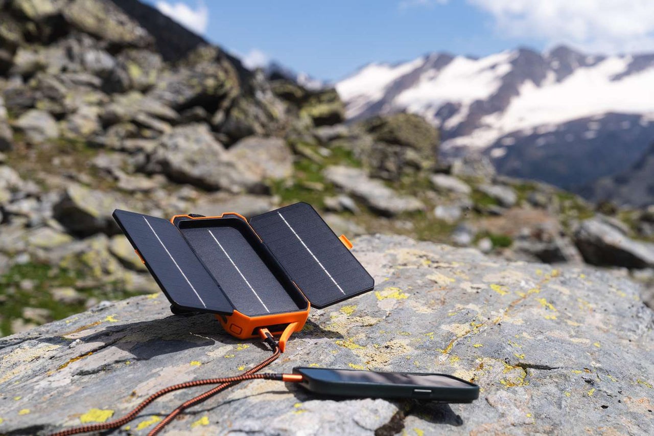 фото Зовнішній акумулятор (павербанк) Xtorm Rugged Solar Powerbank 10000mAh (XR203) 3