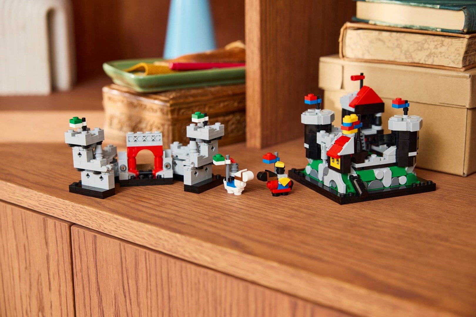 фото Блоковий конструктор LEGO Creator Міні-лицарський замок (40775) 3